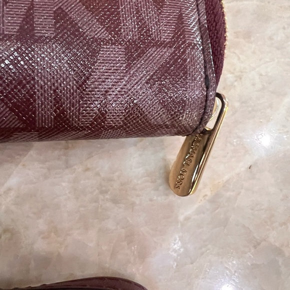 M Kors NWOT Merlot purple monogram Wristlet Wallet - Picture 6 of 12